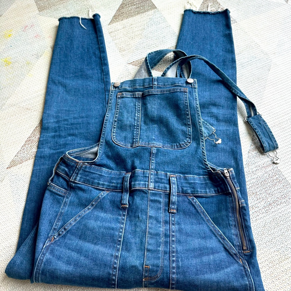 Madewell Denim overalls. Size M. Unfinished hem. Flattering fit.